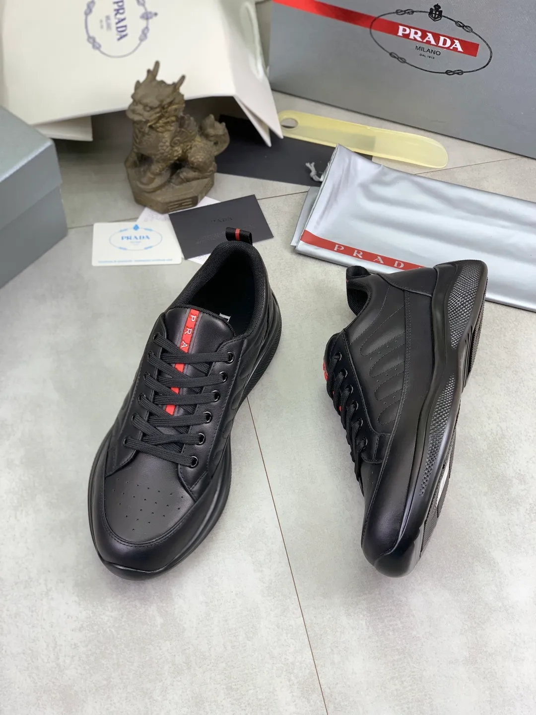 Men's men's shoes P560💰 [Real Price] Popular models are on the official website, 🆘 Trendy brand (Prada) mainly promotes popular models, avant-garde and versatile fashionable men's shoes private version mold opening, cowhide surface splicing 1:1.. Stylish and simple, original imported cowhide lining cowhide feet; the atmosphere and personality are more fashionable, eye-catching and pursuing class. It will subvert the old ideas and be a must-have for fashionistas who want to spend time with you! Must keep it! Tall and comfortable, large and low, high-end quality workmanship. Code number: 38-45 2️⃣optional.